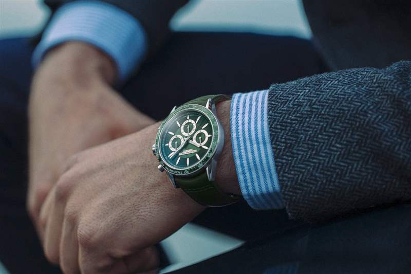 Raymond Weil佩戴Freelancer7741綠色計時腕表-復刻表