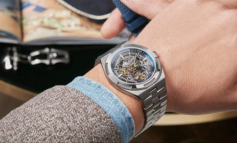 江詩丹頓舉重若輕的實(shí)用美學(xué)：鈦金屬鏈帶首次入作，色選內(nèi)斂多彩-復(fù)刻表