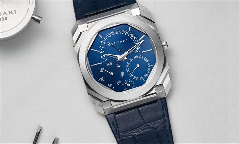 史上最薄萬年歷！鉑金、藍面，優雅面世｜BVLGARI Octo Finissimo 超薄萬年歷腕表-復刻表