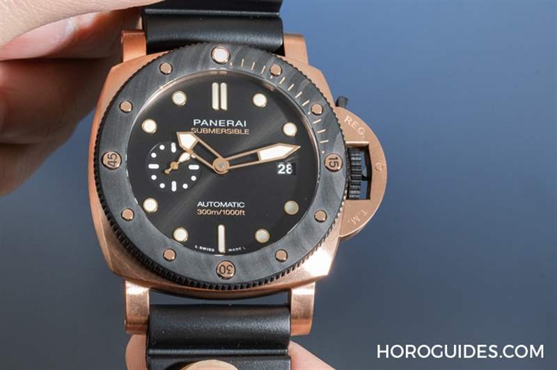 紅金＋碳纖維同步現(xiàn)身｜沛納海Submersible Goldtech? Orocarbo 44mm-PAM01070-復(fù)刻表