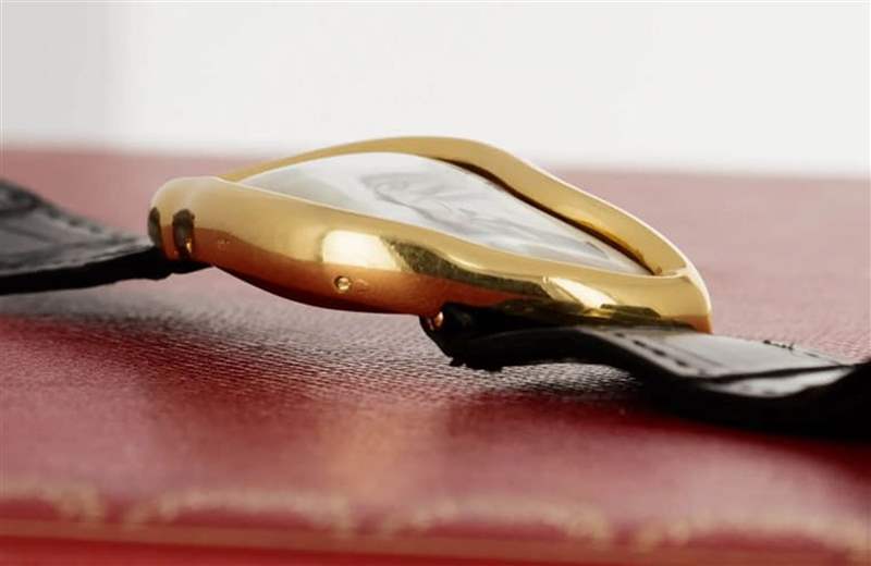 CARTIER London Crash古董手表以165萬美金拍賣創(chuàng)史上最貴身價-復刻表