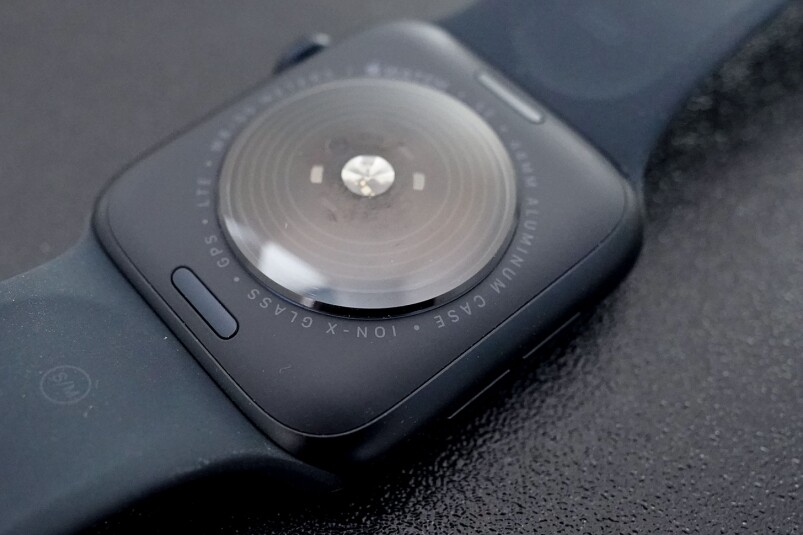 Apple Watch Series 8／SE開箱近賞細節及了解全新功能！Series 8 vs SE買邊只好？-復刻表