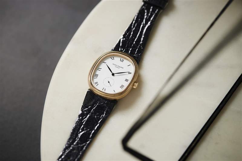 復古手表兩枚金百達翡麗，一枚 1980 年代帶有世界時間表圈的 Sinn 計時碼表，以及一枚 1974 年勞力士蠔式萬年歷腕表-復刻表