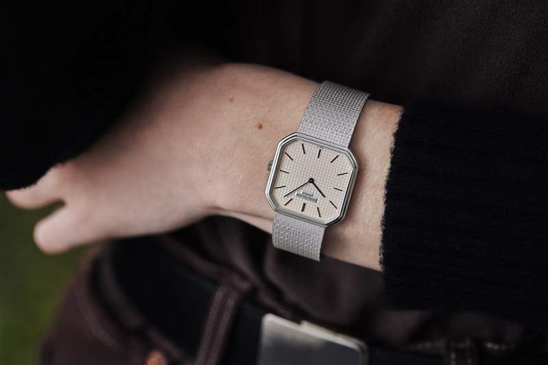 復古手表兩枚金百達翡麗，一枚 1980 年代帶有世界時間表圈的 Sinn 計時碼表，以及一枚 1974 年勞力士蠔式萬年歷腕表-復刻表