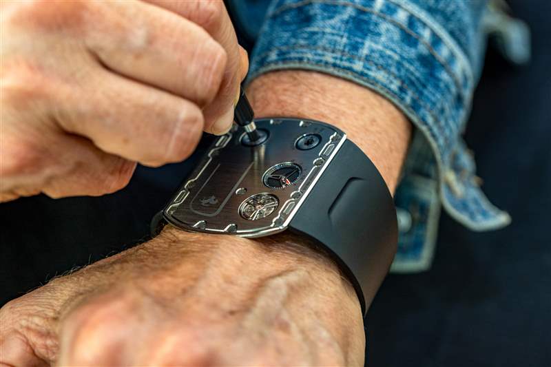 親身體驗佩戴世界上最薄的手表 Richard Mille RM UP-01 的感覺-復刻表