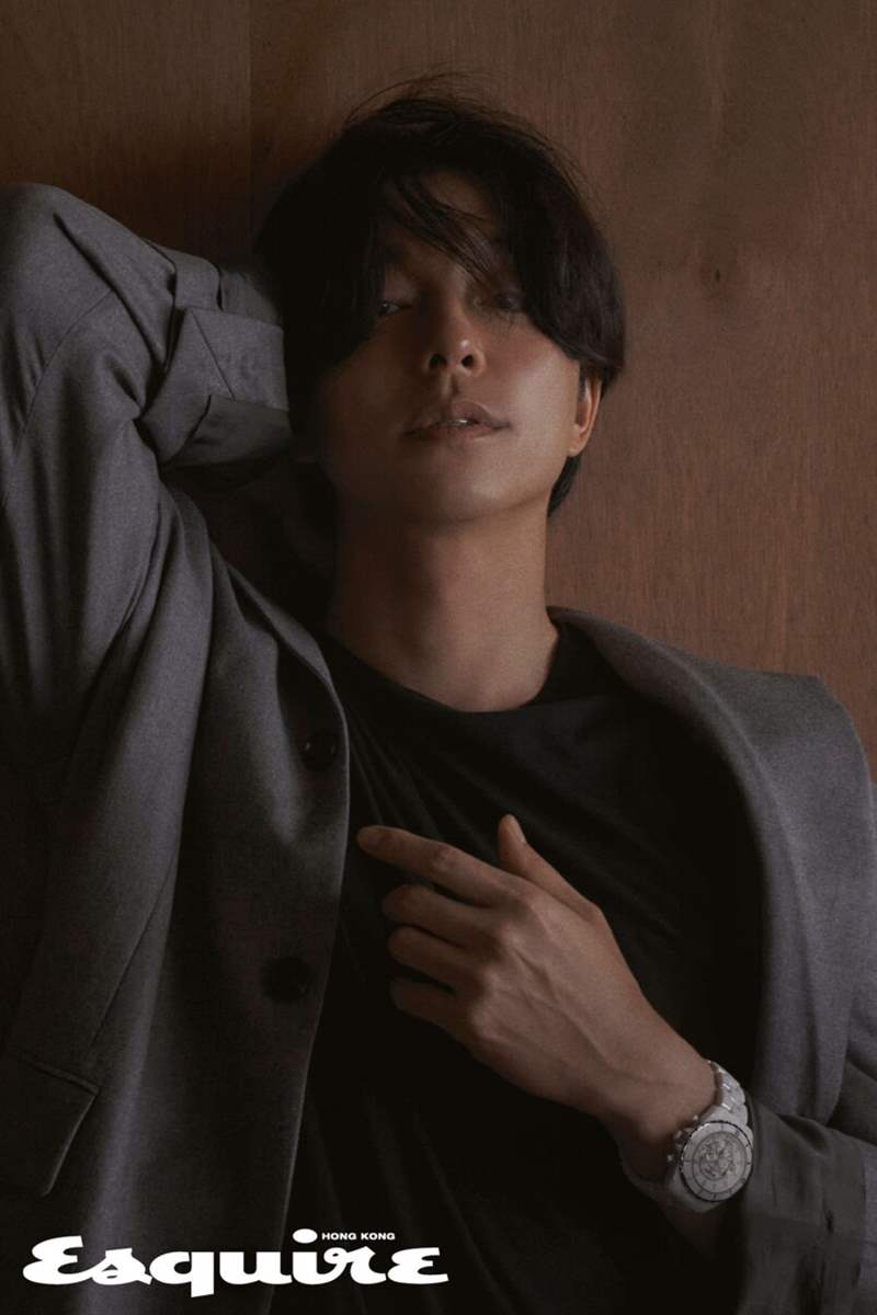 孔劉演繹CHANEL J12腕表｜以不變?nèi)デ笞?復(fù)刻表