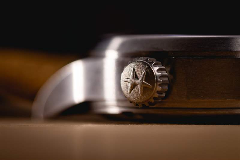 推出全新漢密爾頓卡其野戰系列鈦金屬自動腕表，演繹經典設計-復刻表