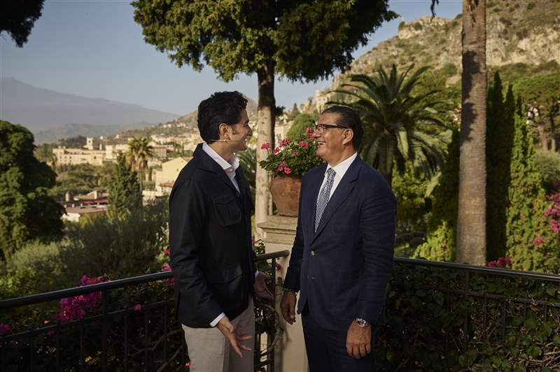 圖片報(bào)道Jacob & Co. 在西西里島舉行了一場(chǎng)盛大的盛會(huì)，發(fā)布了一款狂野的新“教父”手表-復(fù)刻表