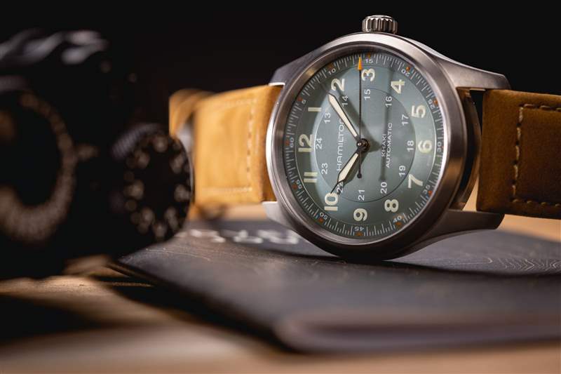 推出全新漢密爾頓卡其野戰系列鈦金屬自動腕表，演繹經典設計-復刻表