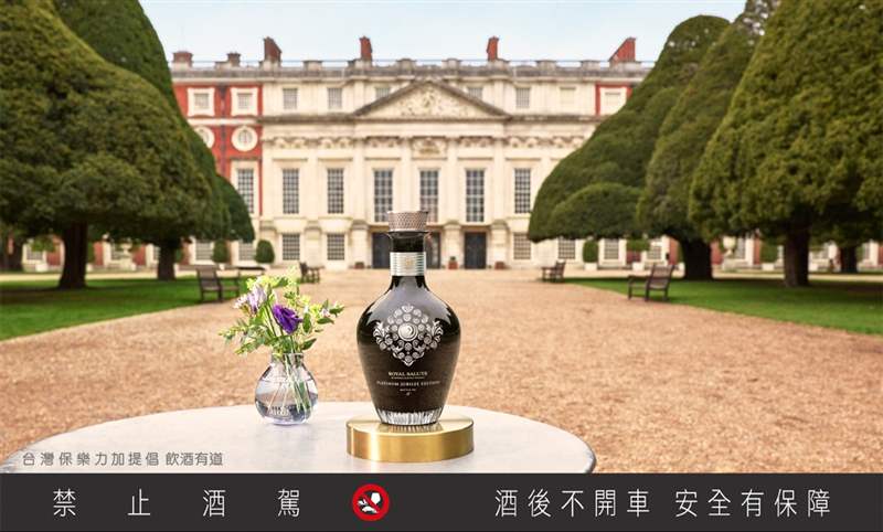 皇家禮炮致敬白金禧深遠(yuǎn)意義珍稀威士忌的完美調(diào)和成就時代定義-復(fù)刻表