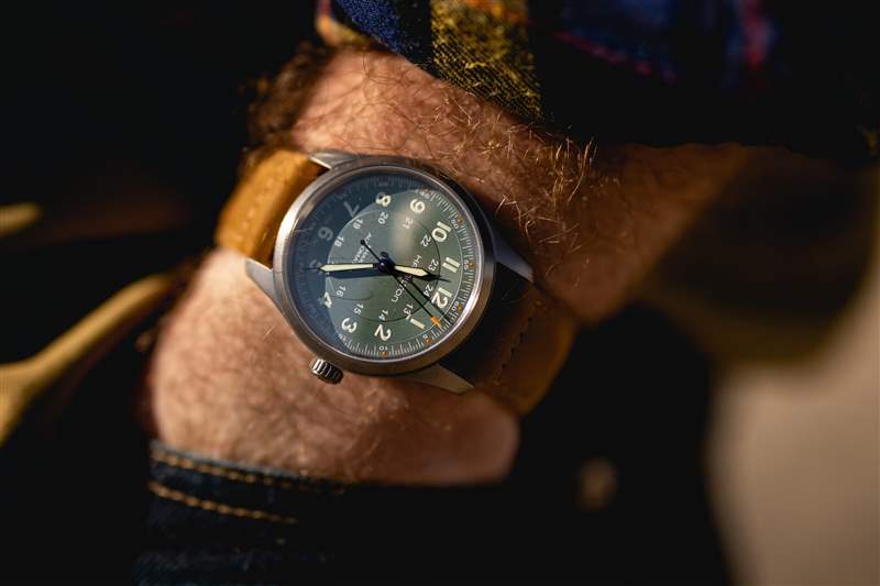 推出全新漢密爾頓卡其野戰系列鈦金屬自動腕表，演繹經典設計-復刻表