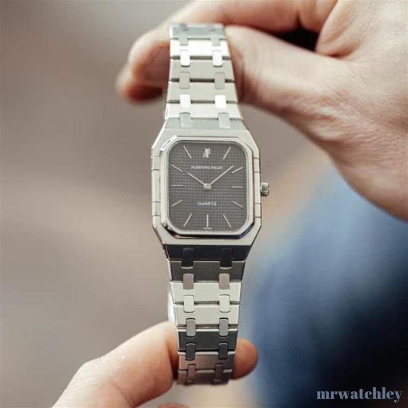 AP皇家橡樹手表竟有不同形狀長方形表殼太奇特生產10年遭叫停-復刻表