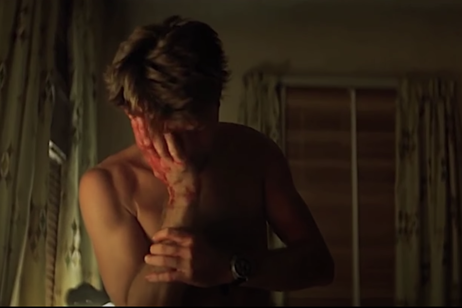 馬丁·辛佩戴精工威拉德腕表，馬龍·白蘭度佩戴勞力士GMT-Master腕表。-復(fù)刻表