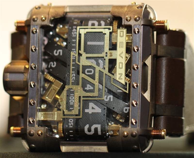 Devon Tread 1蒸汽朋克手表評論-復(fù)刻表