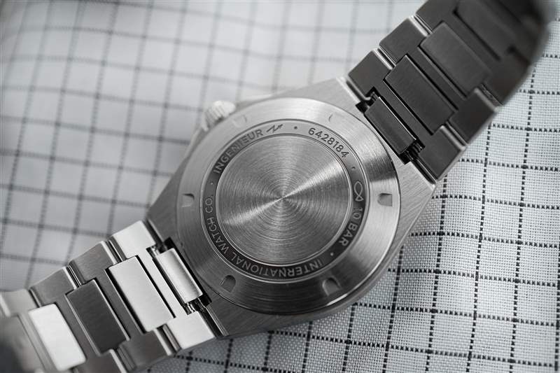 推出全新萬國工程師自動腕表40-復刻表