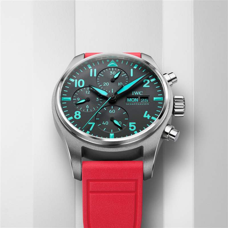 萬國推出Pilot’s Watch Chronograph 41 Mercedes-AMG Petronas Formula One Team Miami Pink計時碼表-復(fù)刻表