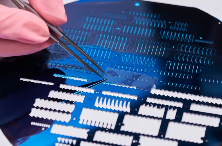 雅典表Blast陀飛輪面盤融入矽質(zhì)細(xì)工鑲嵌連表背也都用矽片裝飾-復(fù)刻表