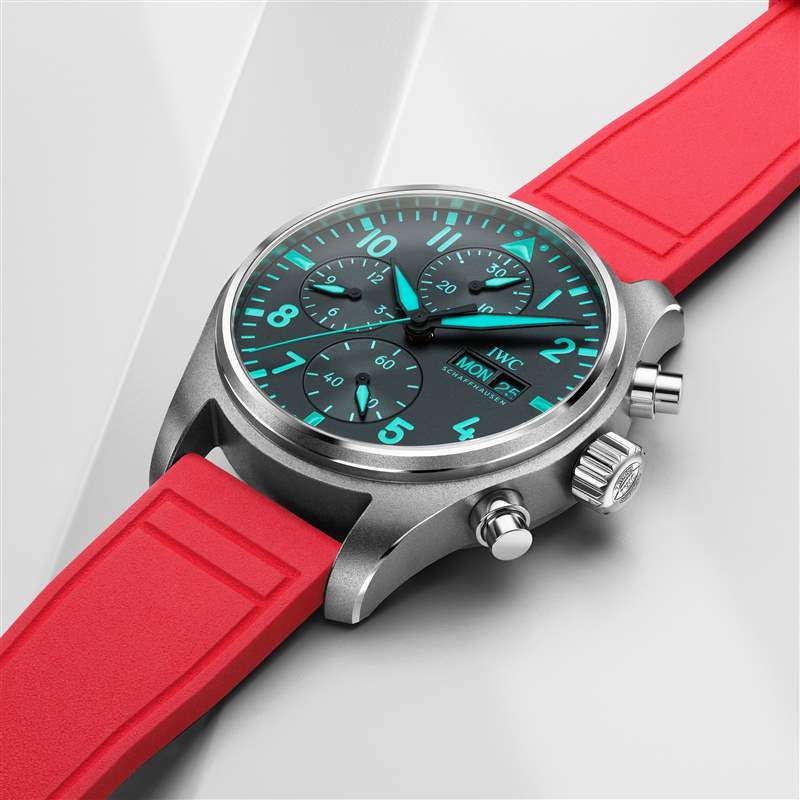 萬國推出Pilot’s Watch Chronograph 41 Mercedes-AMG Petronas Formula One Team Miami Pink計時碼表-復(fù)刻表