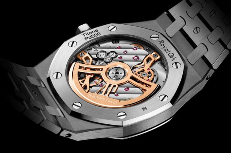 皇家橡樹Jumbo超薄表漸層紅面很吸睛連表殼材質都有新組合-復刻表