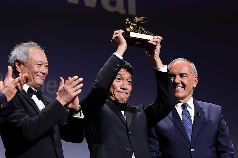 梁朝偉勇奪威尼斯終身成就獎(jiǎng)成亞洲首例手上配飾反映個(gè)人特質(zhì)-復(fù)刻表