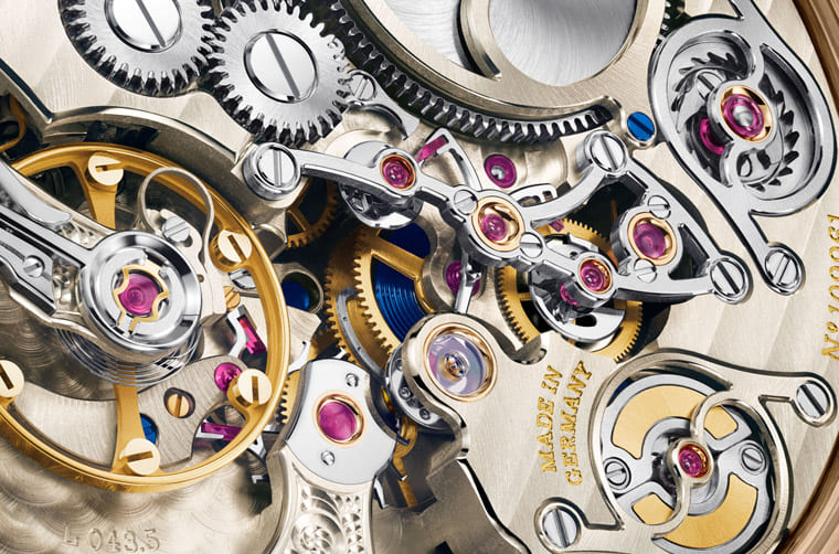 朗格Zeitwerk十進(jìn)制三問(wèn)表改采品牌獨(dú)家蜂蜜金材質(zhì)亮相-復(fù)刻表